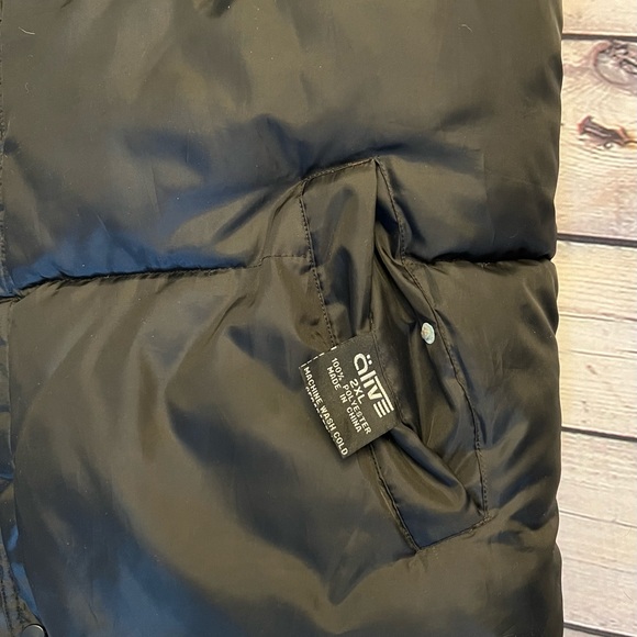 2XL mens winter vest. Like brand new. Super warm!! - Picture 2 of 2